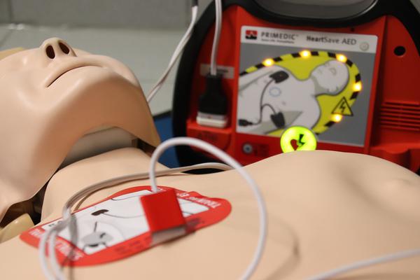 Skuteczne defibrylatory AED